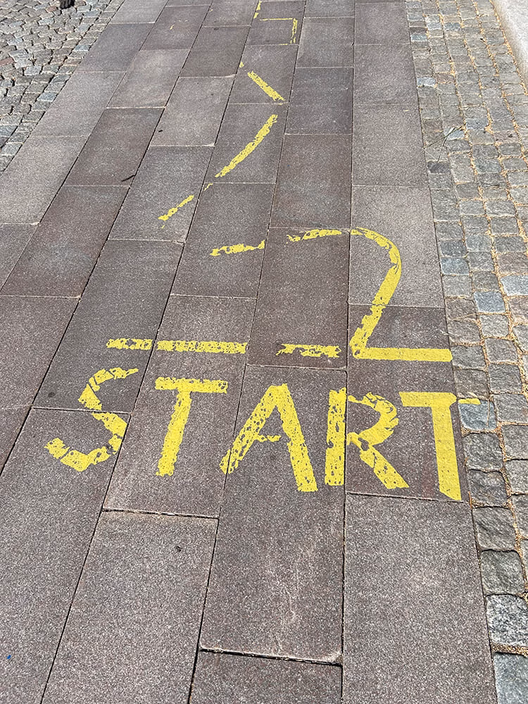 Text på trottoar